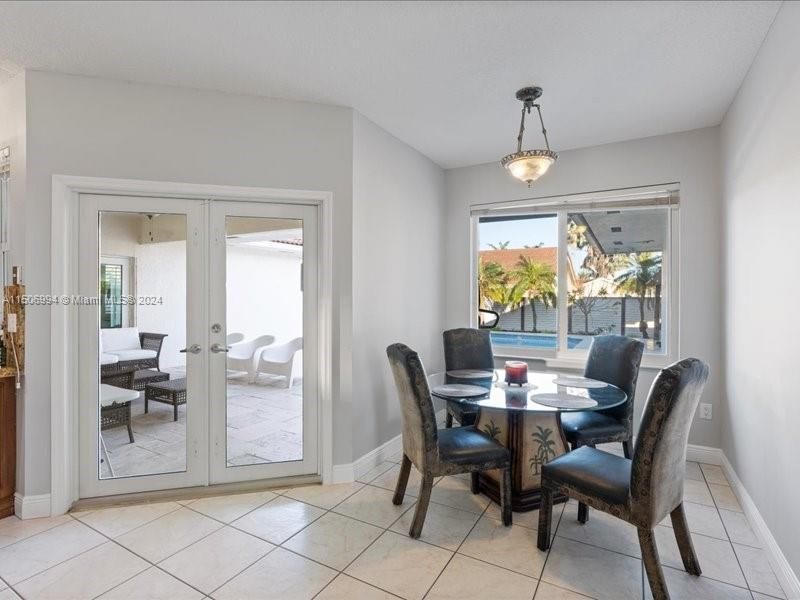 Recently Sold: $1,100,000 (4 beds, 3 baths, 2694 Square Feet)