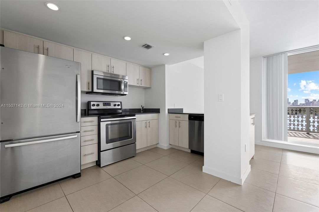 Recently Rented: $3,450 (1 beds, 1 baths, 576 Square Feet)