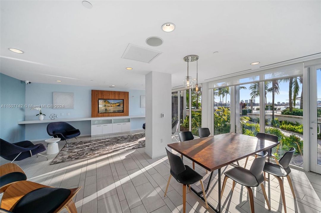 Recently Rented: $3,450 (1 beds, 1 baths, 576 Square Feet)