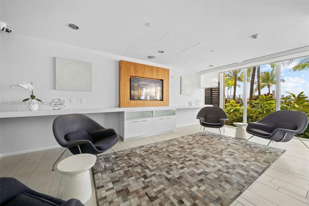 Recently Rented: $3,450 (1 beds, 1 baths, 576 Square Feet)