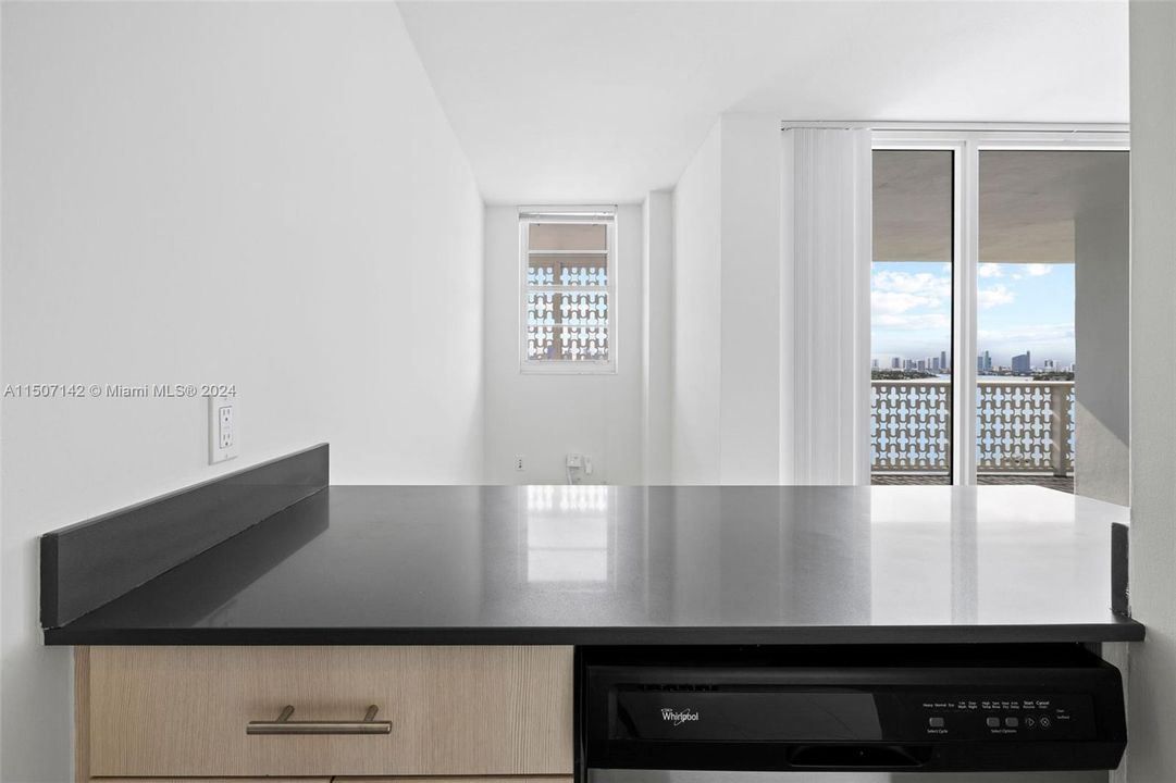 Recently Rented: $3,450 (1 beds, 1 baths, 576 Square Feet)