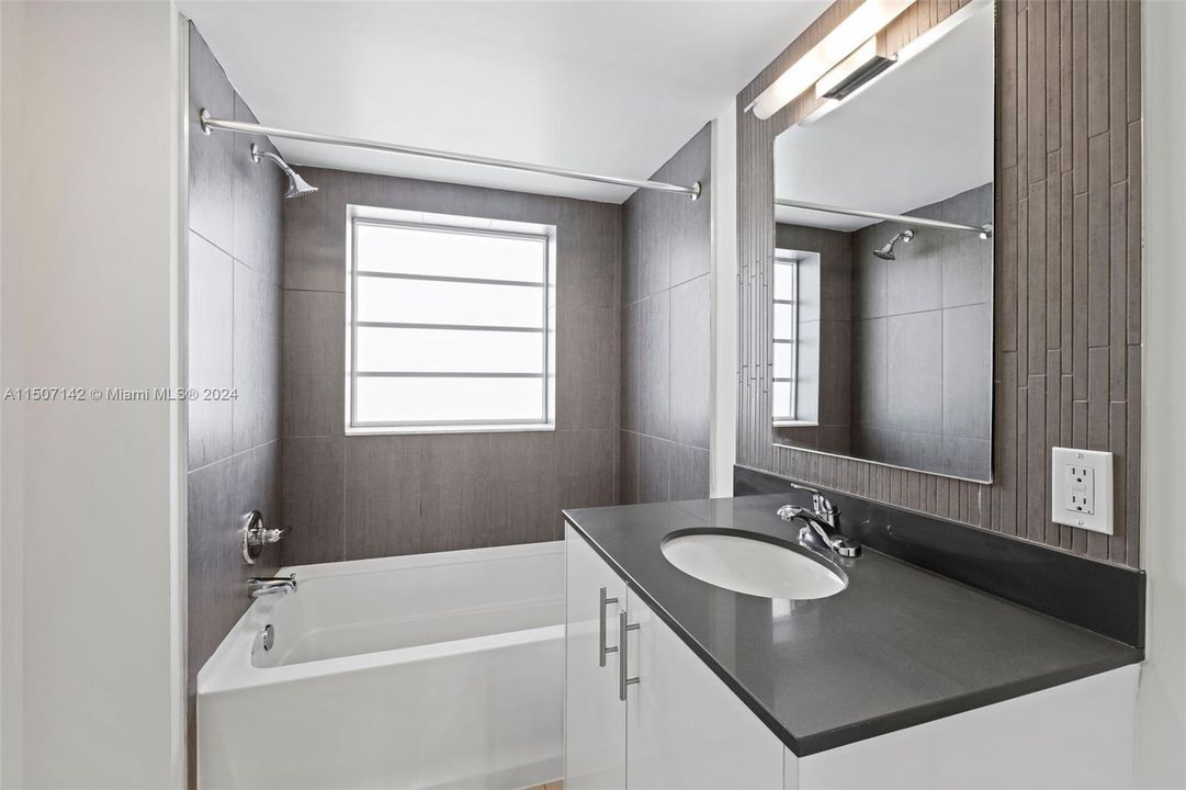 Recently Rented: $3,450 (1 beds, 1 baths, 576 Square Feet)