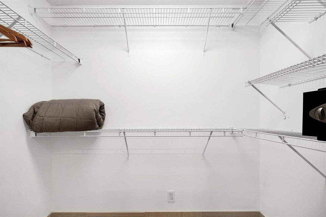 Walking Closet