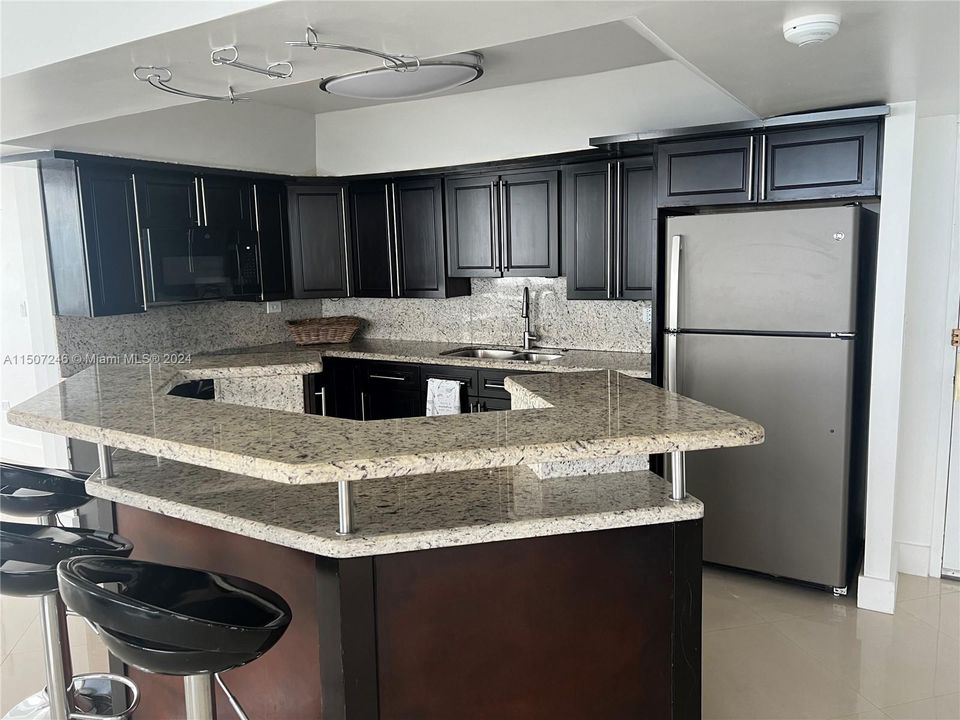 Recently Sold: $849,000 (2 beds, 2 baths, 1455 Square Feet)