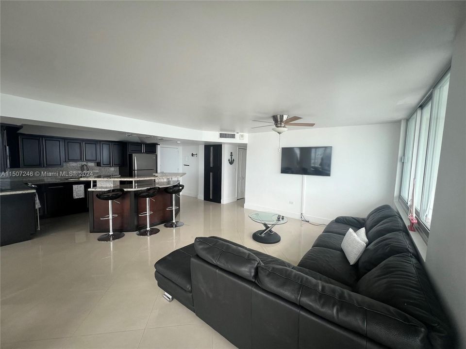 Recently Sold: $849,000 (2 beds, 2 baths, 1455 Square Feet)