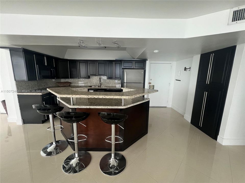 Recently Sold: $849,000 (2 beds, 2 baths, 1455 Square Feet)