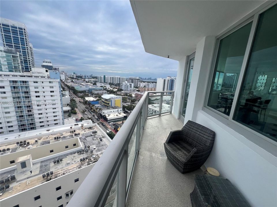 Recently Sold: $849,000 (2 beds, 2 baths, 1455 Square Feet)