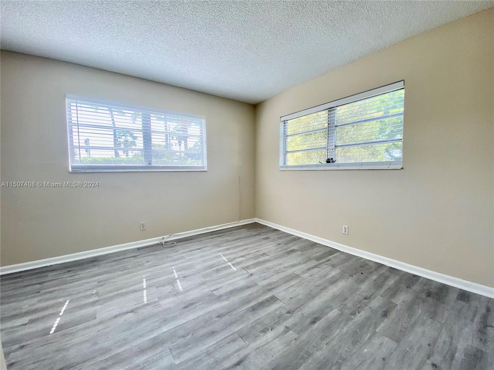 For Sale: $155,000 (1 beds, 1 baths, 440 Square Feet)