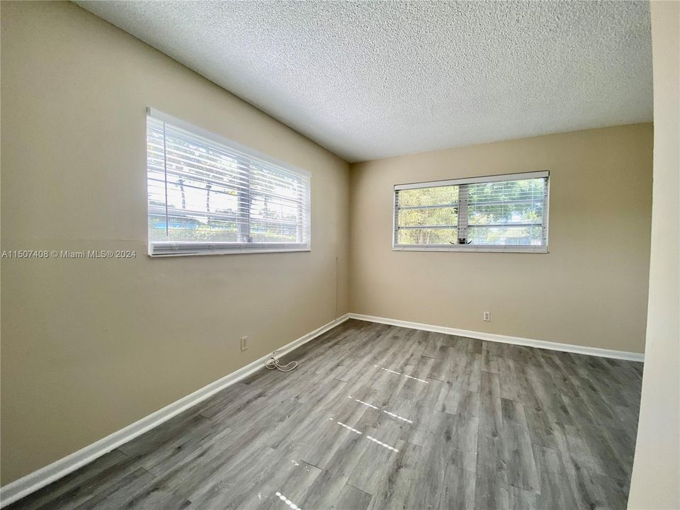 For Sale: $155,000 (1 beds, 1 baths, 440 Square Feet)