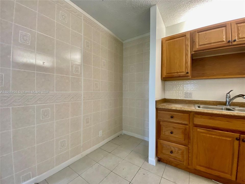 For Sale: $155,000 (1 beds, 1 baths, 440 Square Feet)