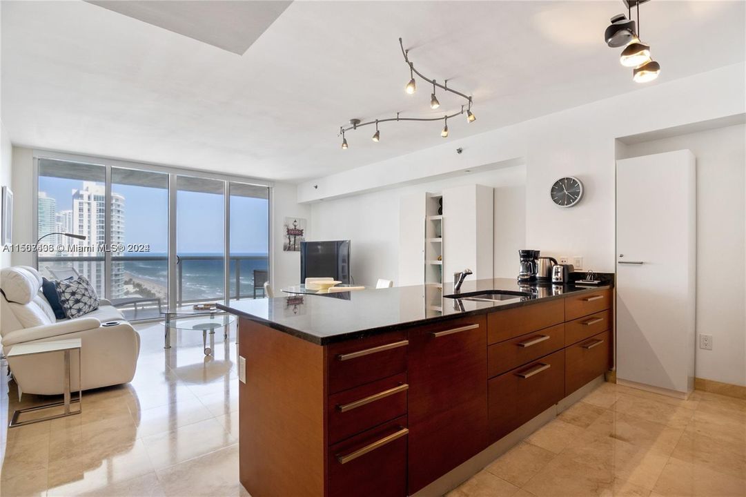 Recently Rented: $6,000 (1 beds, 1 baths, 844 Square Feet)