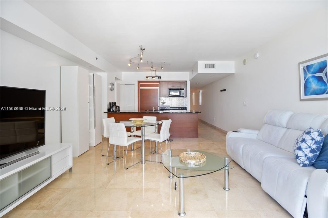 Recently Rented: $6,000 (1 beds, 1 baths, 844 Square Feet)