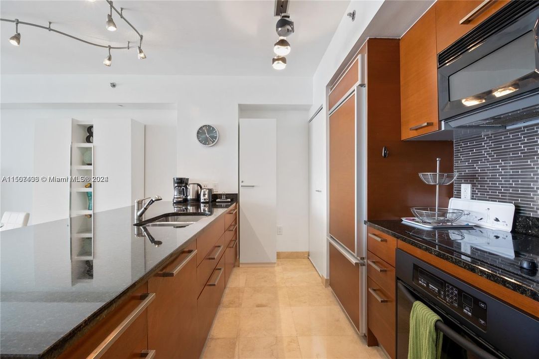 Recently Rented: $6,000 (1 beds, 1 baths, 844 Square Feet)
