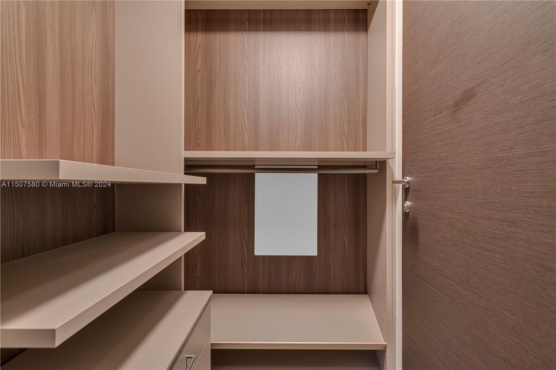 最近租的: $9,500 (3 贝兹, 3 浴室, 2116 平方英尺)