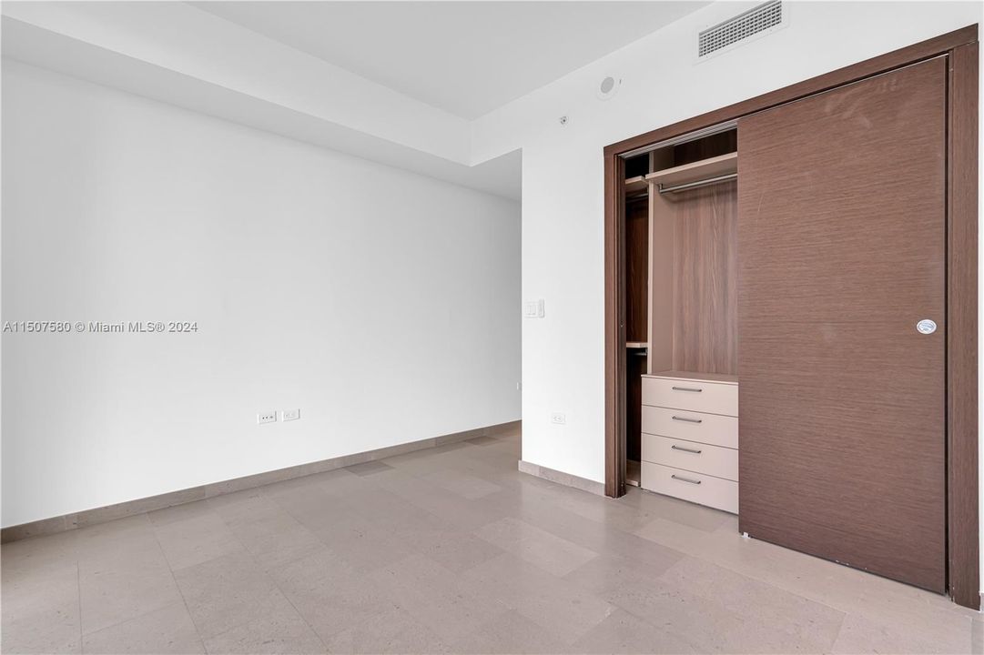 最近租的: $9,500 (3 贝兹, 3 浴室, 2116 平方英尺)