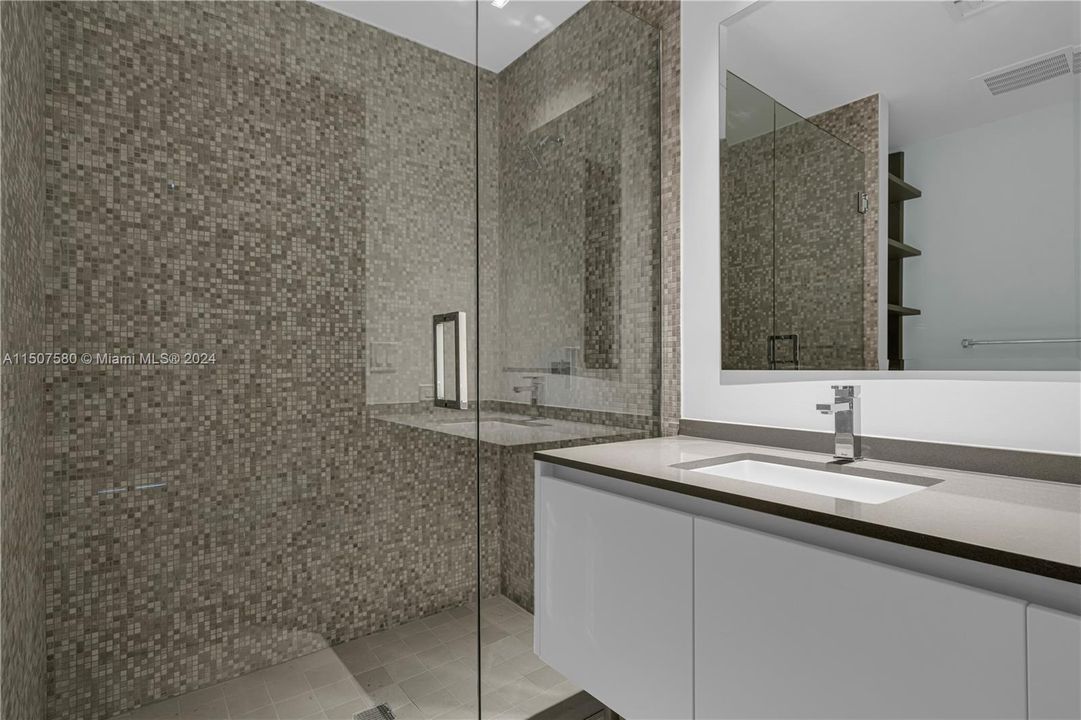 最近租的: $9,500 (3 贝兹, 3 浴室, 2116 平方英尺)