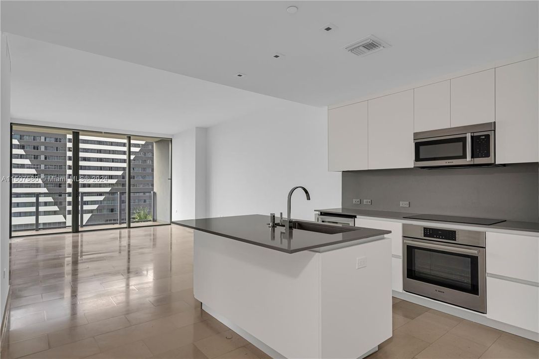 最近租的: $9,500 (3 贝兹, 3 浴室, 2116 平方英尺)