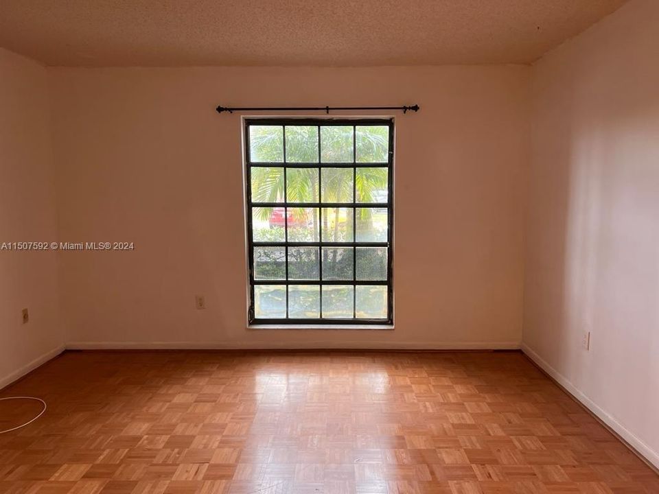 Recently Rented: $1,500 (1 beds, 1 baths, 833 Square Feet)