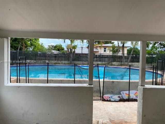 Recently Sold: $599,000 (3 beds, 2 baths, 1995 Square Feet)