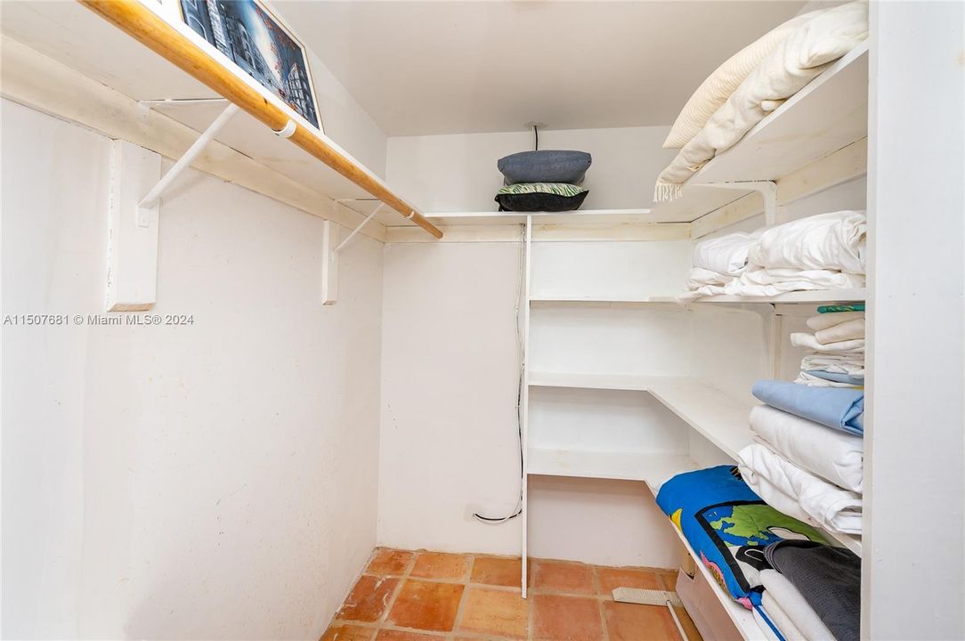 Recientemente alquilado: $4,800 (4 camas, 4 baños, 3122 Pies cuadrados)