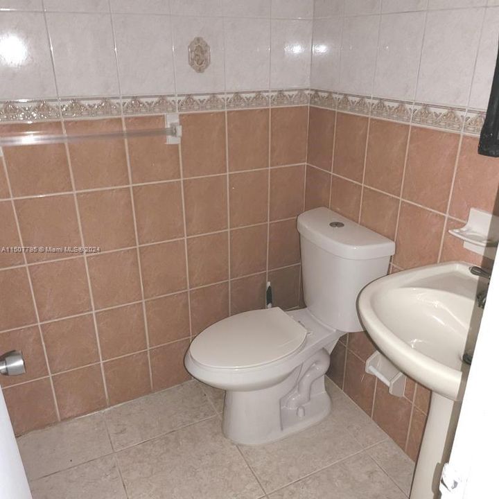 Activo con contrato: $228,000 (2 camas, 2 baños, 1240 Pies cuadrados)