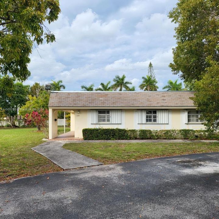 Active With Contract: $228,000 (2 beds, 2 baths, 1240 Square Feet)