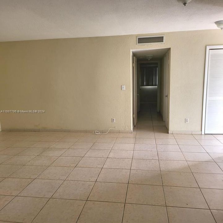 Activo con contrato: $228,000 (2 camas, 2 baños, 1240 Pies cuadrados)