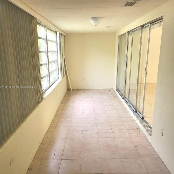 Activo con contrato: $228,000 (2 camas, 2 baños, 1240 Pies cuadrados)