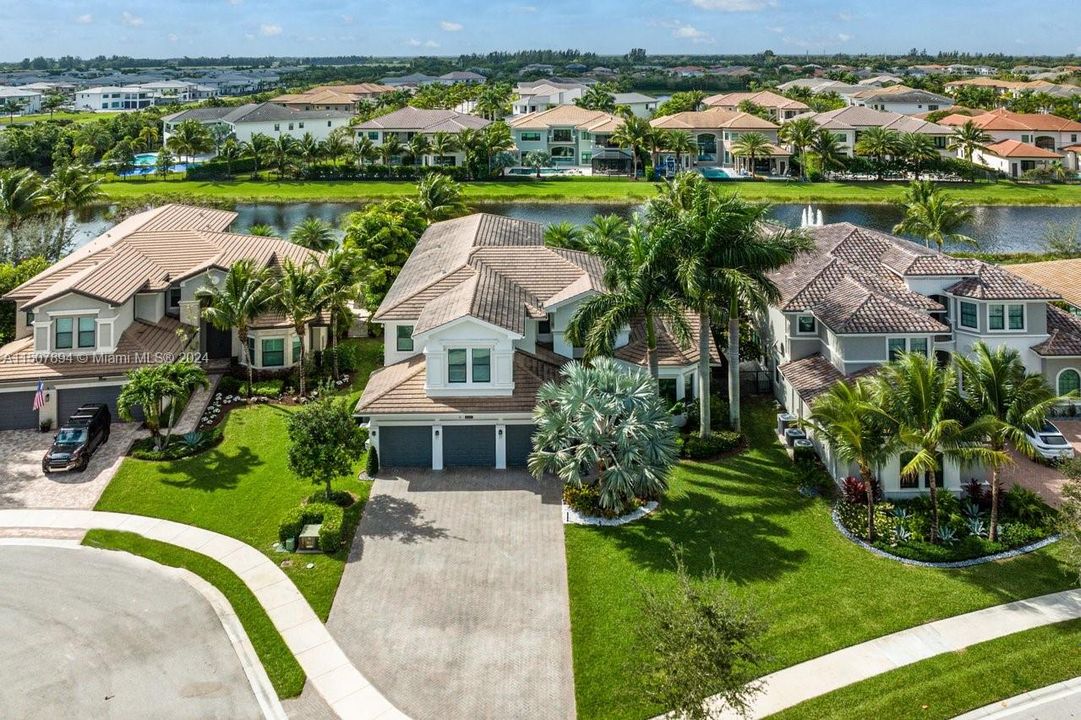 最近租的: $19,900 (6 贝兹, 7 浴室, 5225 平方英尺)