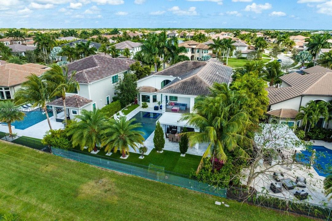 最近租的: $19,900 (6 贝兹, 7 浴室, 5225 平方英尺)