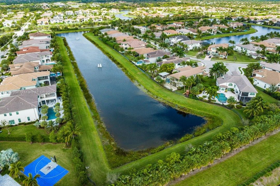 最近租的: $19,900 (6 贝兹, 7 浴室, 5225 平方英尺)