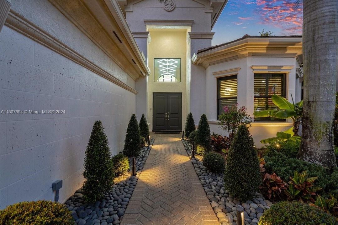 最近租的: $19,900 (6 贝兹, 7 浴室, 5225 平方英尺)