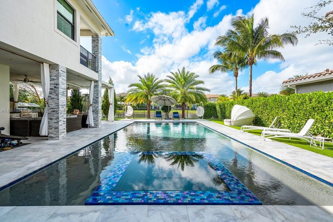 最近租的: $19,900 (6 贝兹, 7 浴室, 5225 平方英尺)