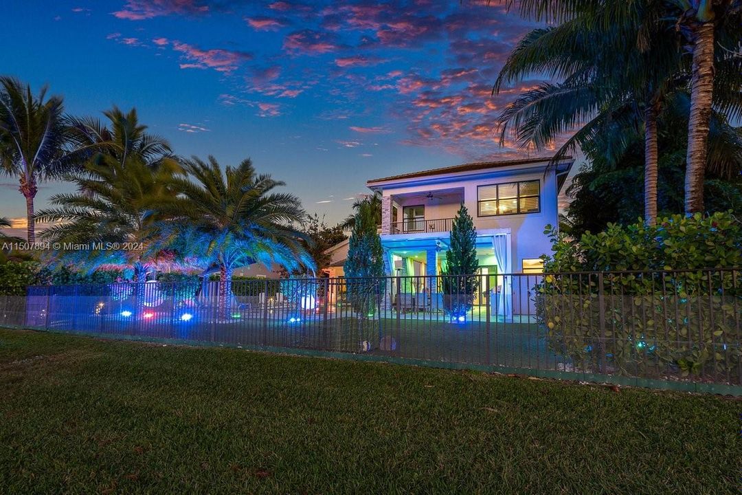 最近租的: $19,900 (6 贝兹, 7 浴室, 5225 平方英尺)