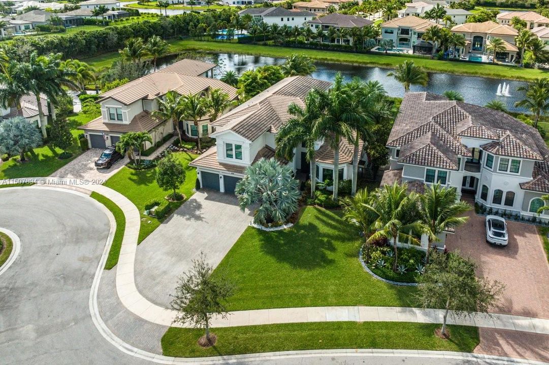 最近租的: $19,900 (6 贝兹, 7 浴室, 5225 平方英尺)