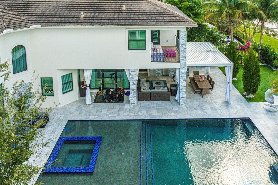 最近租的: $19,900 (6 贝兹, 7 浴室, 5225 平方英尺)