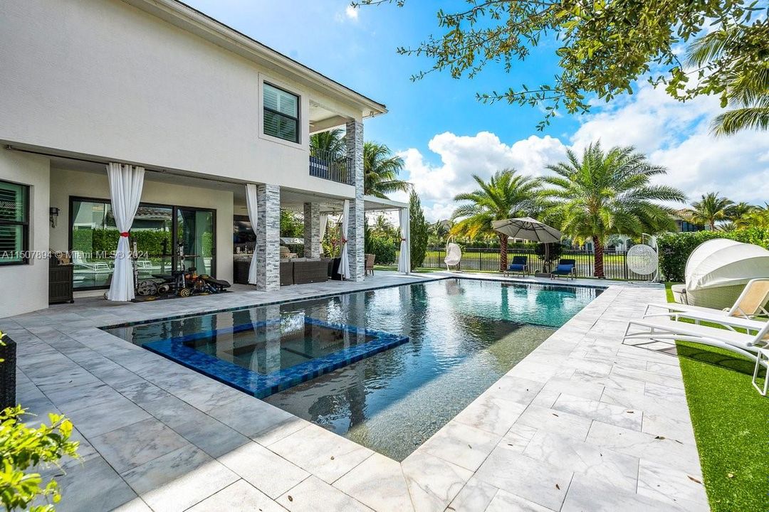 最近租的: $19,900 (6 贝兹, 7 浴室, 5225 平方英尺)