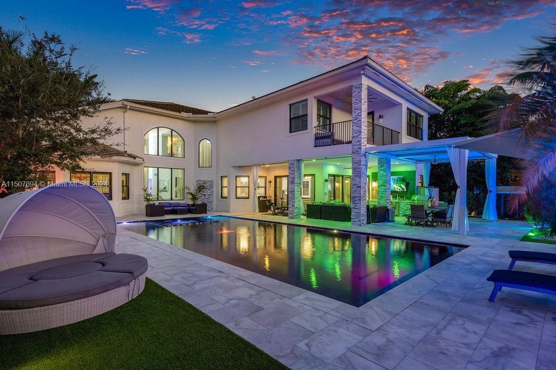 最近租的: $19,900 (6 贝兹, 7 浴室, 5225 平方英尺)