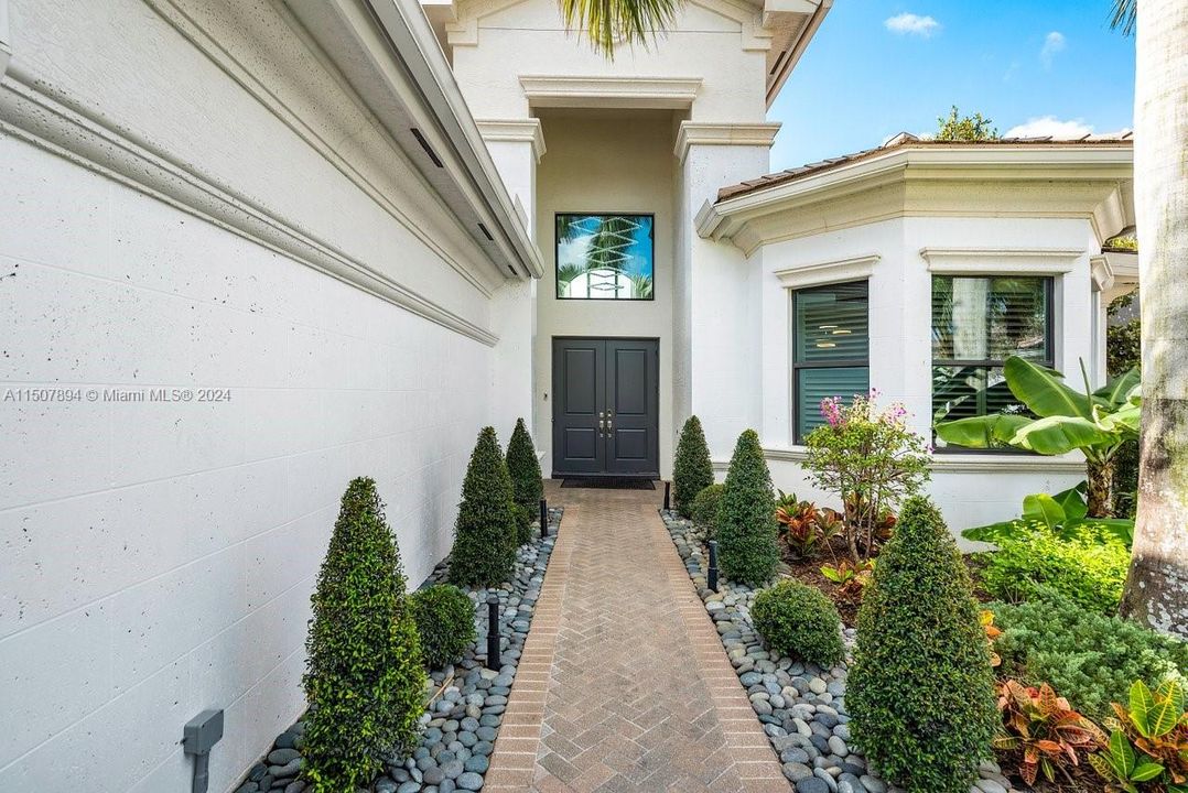 最近租的: $19,900 (6 贝兹, 7 浴室, 5225 平方英尺)