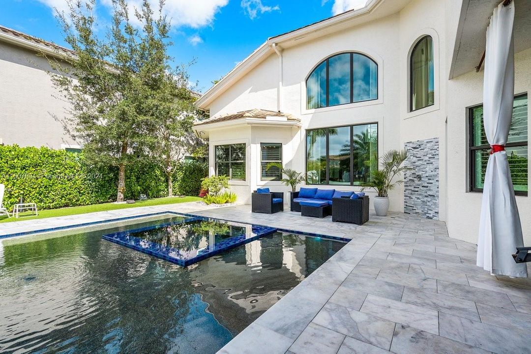 最近租的: $19,900 (6 贝兹, 7 浴室, 5225 平方英尺)