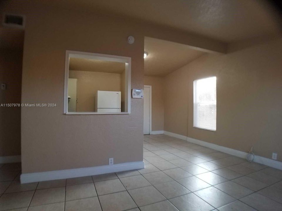 Recently Rented: $1,800 (2 beds, 1 baths, 704 Square Feet)
