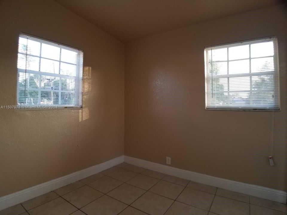 Recently Rented: $1,800 (2 beds, 1 baths, 704 Square Feet)