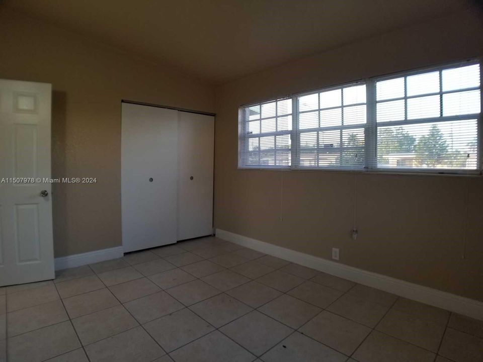 Recently Rented: $1,800 (2 beds, 1 baths, 704 Square Feet)