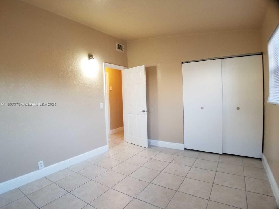 Recently Rented: $1,800 (2 beds, 1 baths, 704 Square Feet)