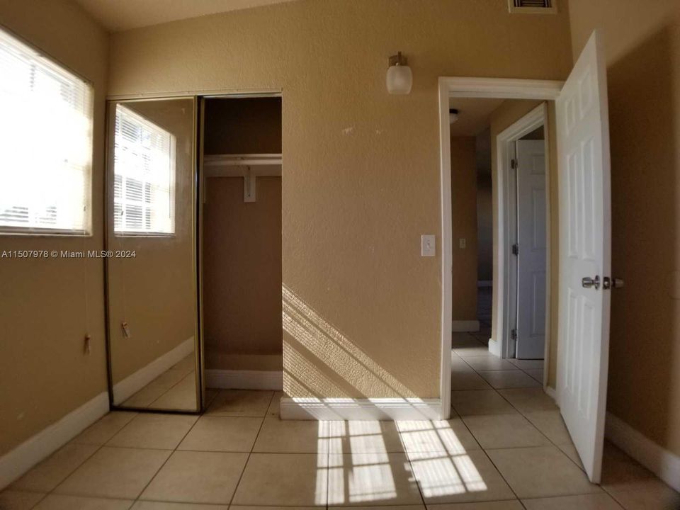 Recently Rented: $1,800 (2 beds, 1 baths, 704 Square Feet)