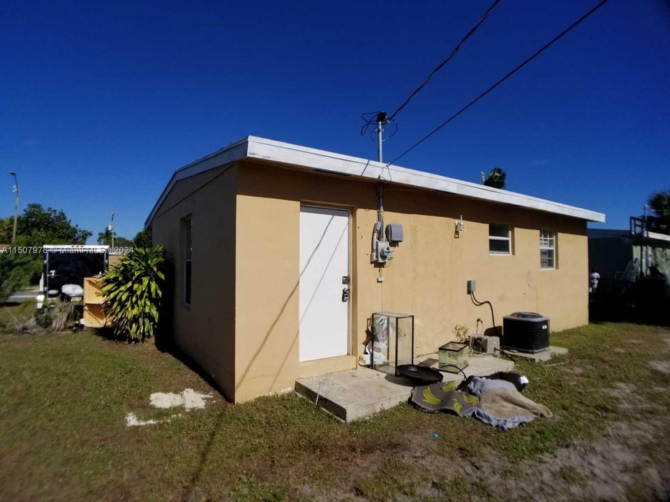 Recently Rented: $1,800 (2 beds, 1 baths, 704 Square Feet)