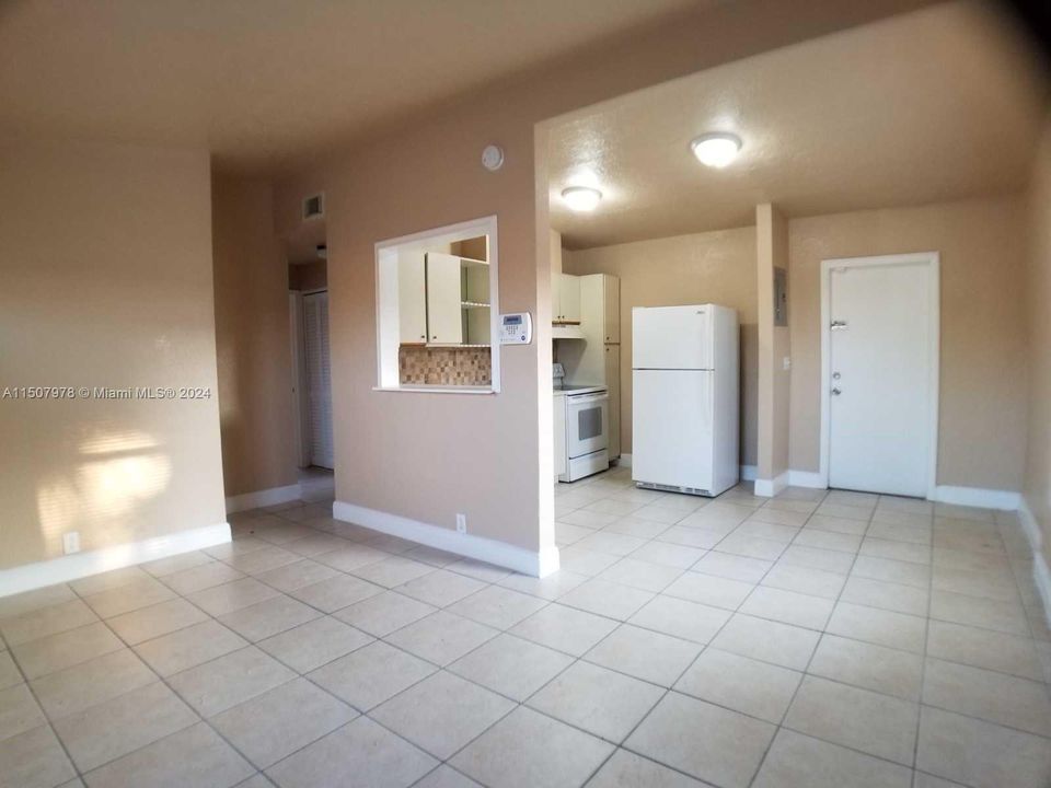 Recently Rented: $1,800 (2 beds, 1 baths, 704 Square Feet)