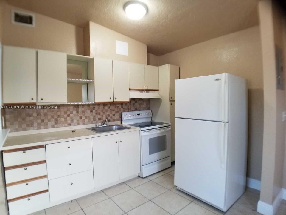 Recently Rented: $1,800 (2 beds, 1 baths, 704 Square Feet)