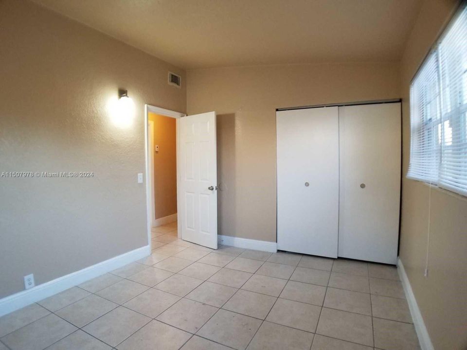 Recently Rented: $1,800 (2 beds, 1 baths, 704 Square Feet)