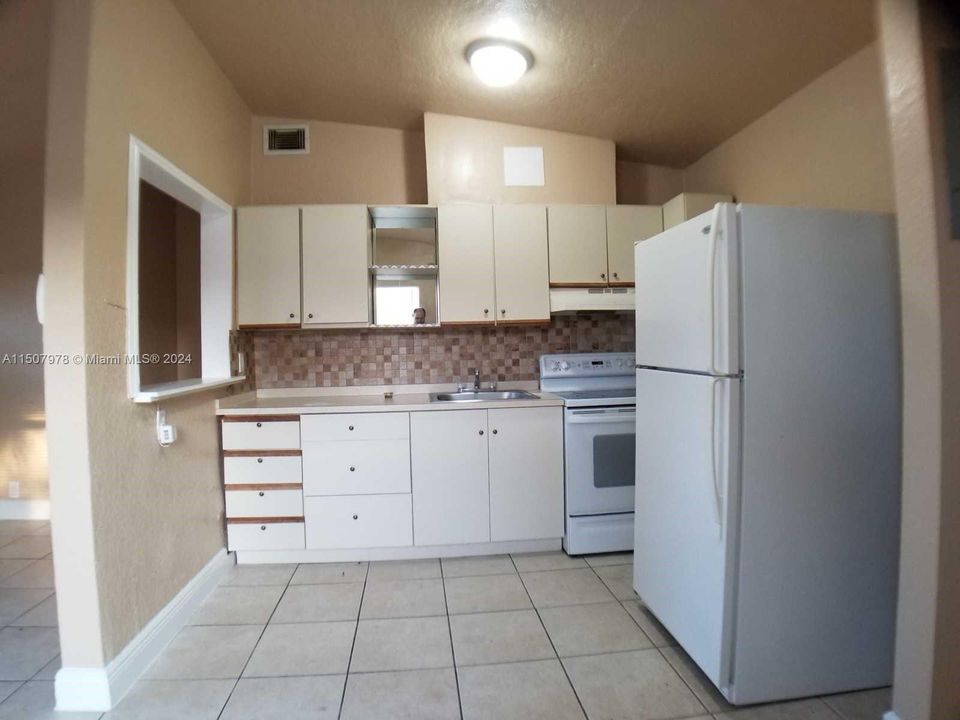 Recently Rented: $1,800 (2 beds, 1 baths, 704 Square Feet)